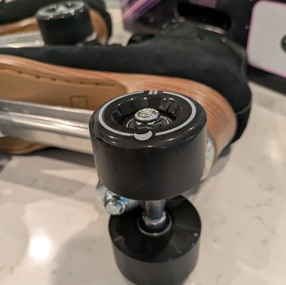 Midnight Roller Moon Boot Roller Skates - Picture 8 of 17